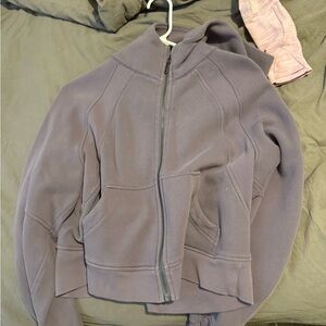 Lululemon such full zip sweatshirt with hood oversized fit
XS/SM